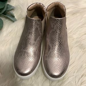 Slip on Coconuts by Matisse women shoe 6.5 Snake skin